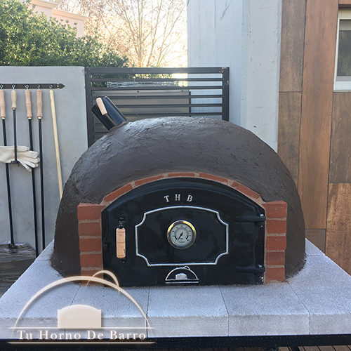 horno-de-barro-base-puerta-fundicion-000